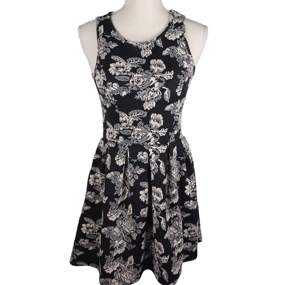 So Rad Floral Dress Extra Small Black & Cream -Fit & Flare -Sleeveless